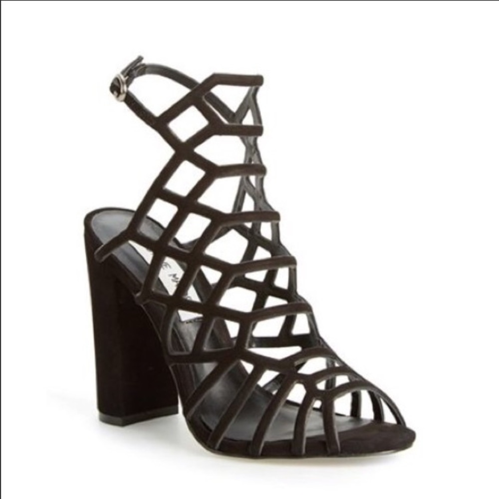 NEW Steve Madden Skales black with chunky heel